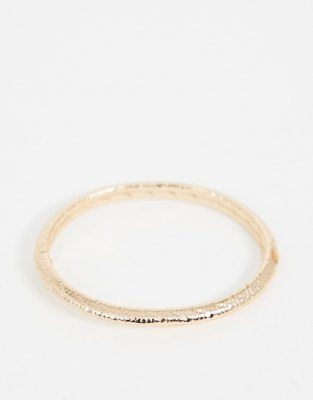ASOS DESIGN  Guldfärgat hamrat armband med gångjärn Guld