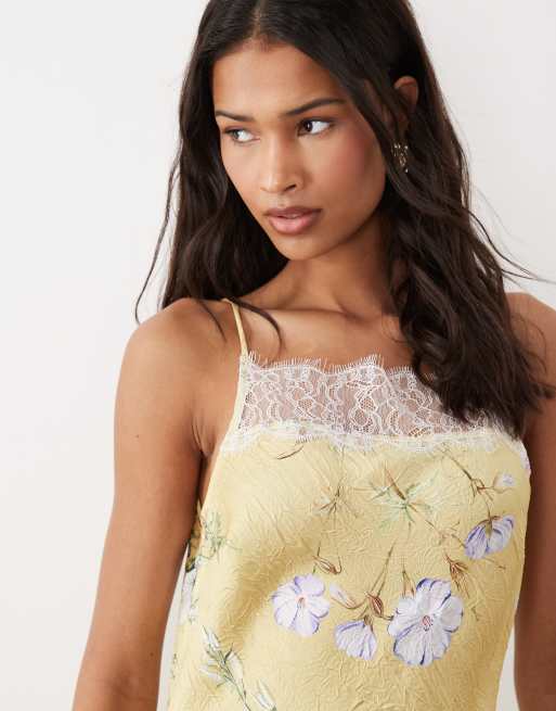 ASOS DESIGN - Højhalset gul cami-midikjole i satin med blondekanter og blomstermønster, 4 af 4