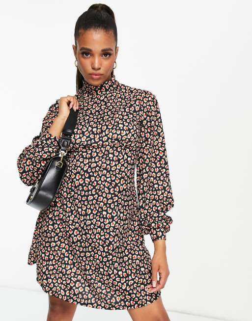 ASOS DESIGN - Højhalset minikjole i sort og rødt leopardprint