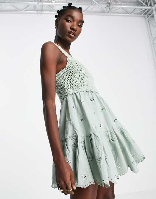 ASOS DESIGN - Hæklet mini-sundress med babydoll-snit og broderier i blød grøn, 4 af 4