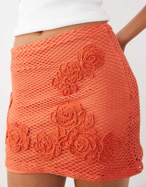 ASOS DESIGN hæklet mininederdel med blomstermotiver i koral, 3 af 5