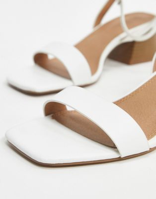 ASOS DESIGN - Hocco - Sandali bianchi con tacco largo | ASOS