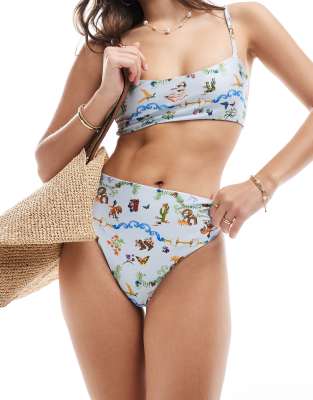 ASOS DESIGN - Hoch geschnittene Bikinihose mit hohem Beinausschnitt und Western-Print-Blau