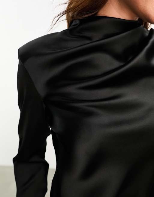 ASOS DESIGN – Hochgeschlossene Bluse in Schwarz mit Schulterpolstern, 3 von 4