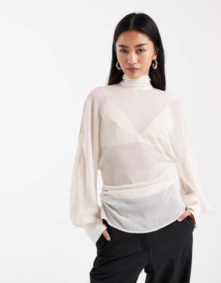 ASOS DESIGN - Hochgeschlossene Chiffon-Bluse in Creme mit Fledermausärmeln-Weiß