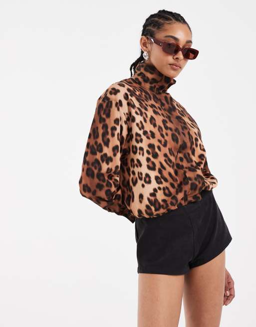 ASOS DESIGN – Hochgeschlossene Steppjacke mit Stehkragen und Blümchenprint, Kombiteil, 3 von 3