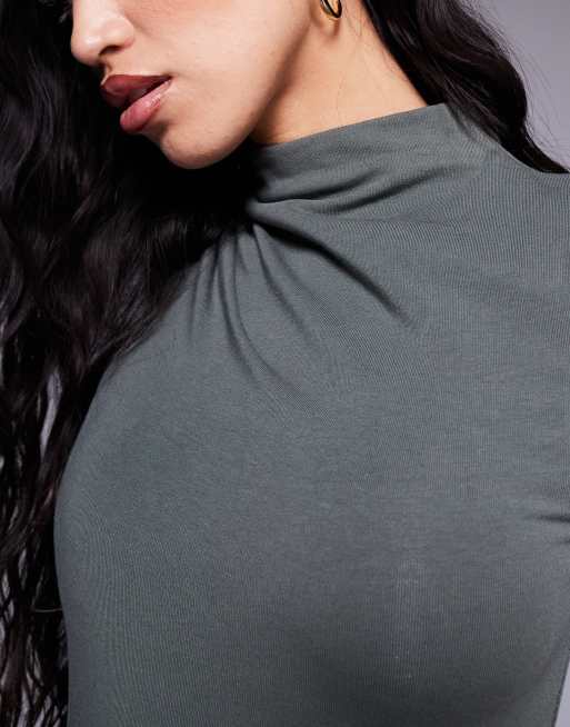 ASOS DESIGN – Hochgeschlossener Body in Khaki mit Dreiviertelärmeln, 3 von 4