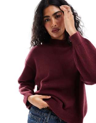 ASOS DESIGN - Hochgeschlossener, flauschiger Strickpullover in Burgunderrot