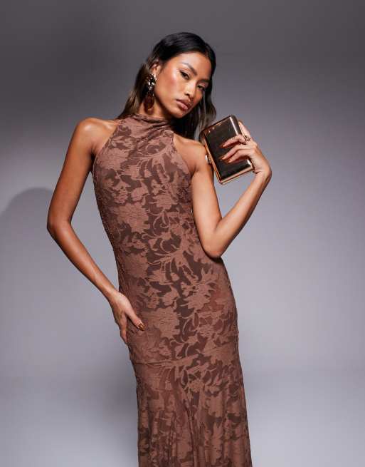 ASOS DESIGN – Hochgeschlossenes, ärmelloses Maxikleid in Braun aus Ausbrenner-Samt, 2 von 4