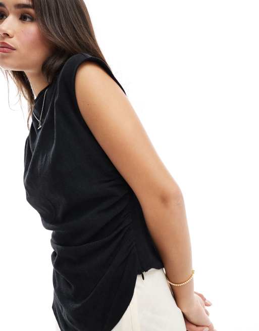 ASOS DESIGN – Hochgeschlossenes, asymmetrisches, elegantes Oberteil in Schwarz mit Drapierung, 3 von 4