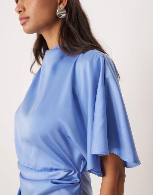 ASOS DESIGN – Hochgeschlossenes Blouson-Maxikleid aus Satin in Blau mit Flatterärmeln, 3 von 4
