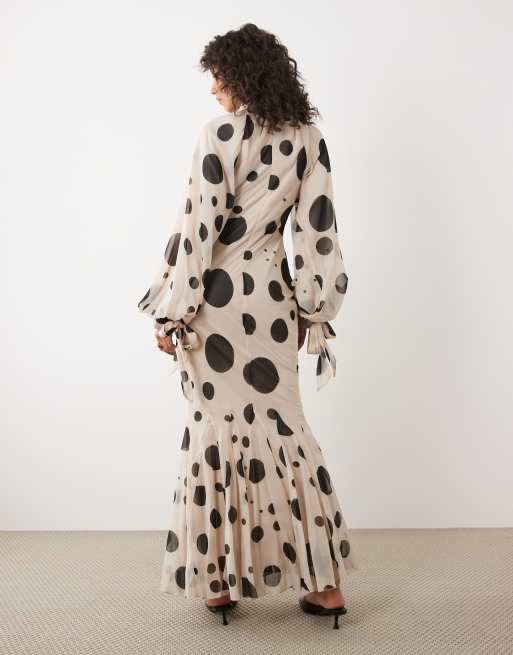 ASOS DESIGN – Hochgeschlossenes Chiffon-Maxikleid mit Polka Dots und Godet-Saum, 3 von 4