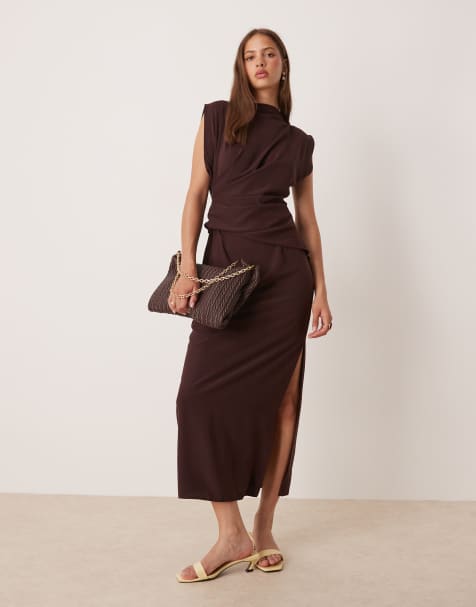 ASOS DESIGN – Hochgeschlossenes, drapiertes Midikleid in Schokobraun mit Falten - view 1