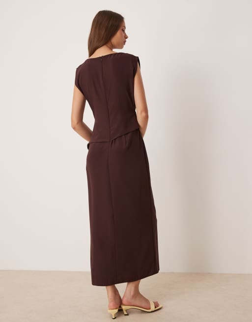 ASOS DESIGN – Hochgeschlossenes, drapiertes Midikleid in Schokobraun mit Falten, 4 von 4