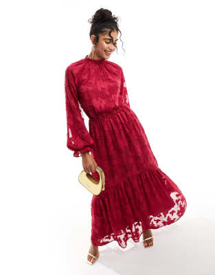 ASOS DESIGN - Hochgeschlossenes Jacquard-Maxikleid in Beerenrot mit weiten Ärmeln