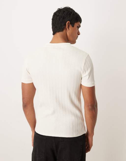ASOS DESIGN – Hochgeschlossenes, körperbetontes T-Shirt in Cremeweiß mit Struktur, 3 von 5