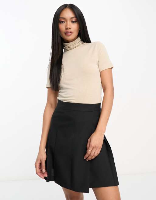 ASOS DESIGN – Hochgeschlossenes, kurzärmliges Oberteil aus Feinstrick in Kamelbeige meliert, 3 von 4
