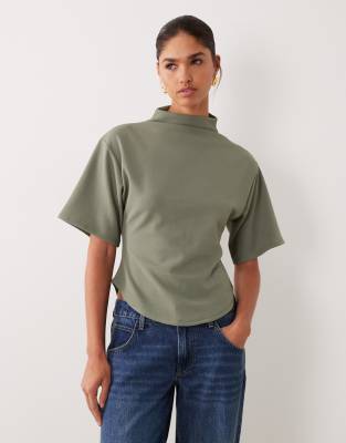 ASOS DESIGN - Hochgeschlossenes, kurzärmliges Oberteil in Khaki-Grün
