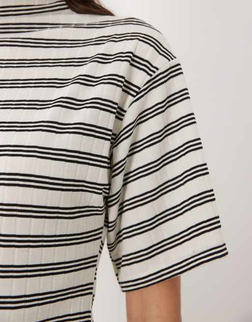 ASOS DESIGN – Hochgeschlossenes, kurzärmliges Oberteil mit breiten Streifen, 3 von 4