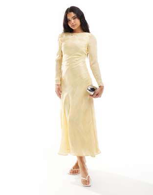 ASOS DESIGN - Hochgeschlossenes, langärmliges Midikleid aus Satin in Pastellgelb mit Karomuster