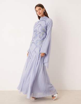 ASOS DESIGN - Hochgeschlossenes Maxikleid in Blau mit Stickerei, Perlenverzierung und weitem Godet-Rock