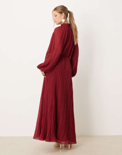 ASOS DESIGN – Hochgeschlossenes Maxikleid in dunklem Beerenrot mit Knitter-Optik und Blouson-Ärmeln, 3 von 4