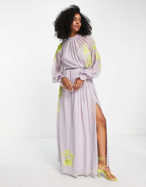 ASOS DESIGN – Hochgeschlossenes Maxikleid in Flieder mit Bindegürtel und floraler Schablonen-Stickerei - view 1