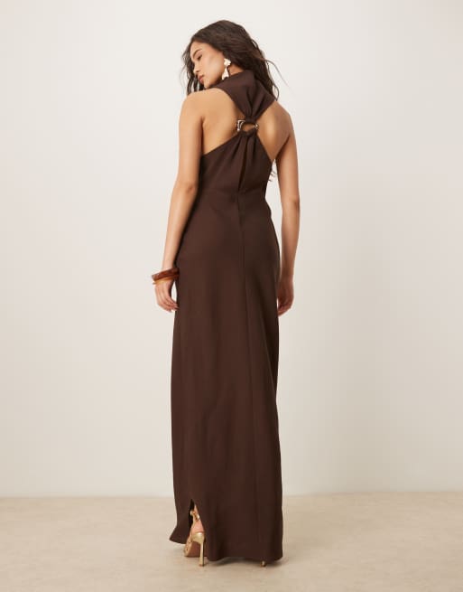 ASOS DESIGN – Hochgeschlossenes Maxikleid in Schokobraun mit Metalldetail, 3 von 4