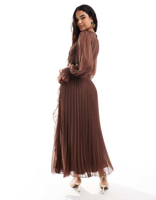 ASOS DESIGN – Hochgeschlossenes Maxikleid in Schokoladenbraun mit Raffung und Gürteldetail, 2 von 4