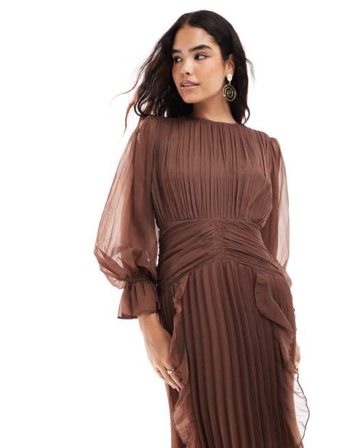 ASOS DESIGN – Hochgeschlossenes Maxikleid in Schokoladenbraun mit Raffung und Gürteldetail, 4 von 4