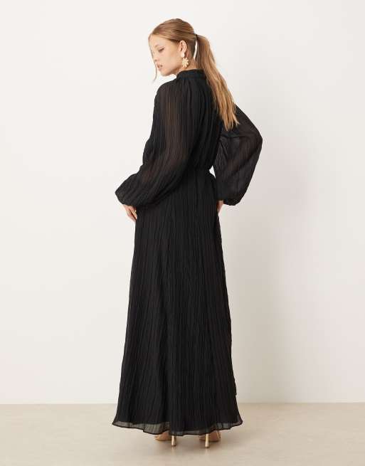 ASOS DESIGN – Hochgeschlossenes Maxikleid in Schwarz mit Knitter-Optik und Blouson-Ärmeln, 3 von 4
