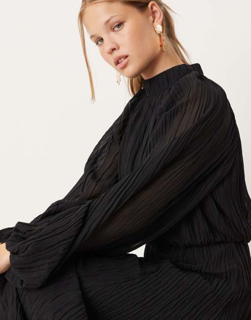 ASOS DESIGN – Hochgeschlossenes Maxikleid in Schwarz mit Knitter-Optik und Blouson-Ärmeln, 4 von 4