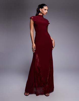 ASOS DESIGN - Hochgeschlossenes Maxikleid in Weinrot mit Flügelärmeln und Spitzeneinsätzen