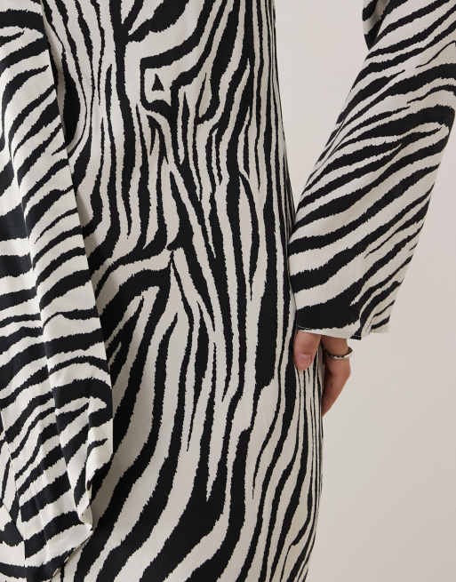 ASOS DESIGN – Hochgeschlossenes Maxikleid mit Zebramuster und Schaldetail, 4 von 4