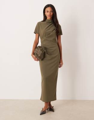 ASOS DESIGN - Hochgeschlossenes Midaxikleid in Khaki mit geraffter Drapierung-Grün