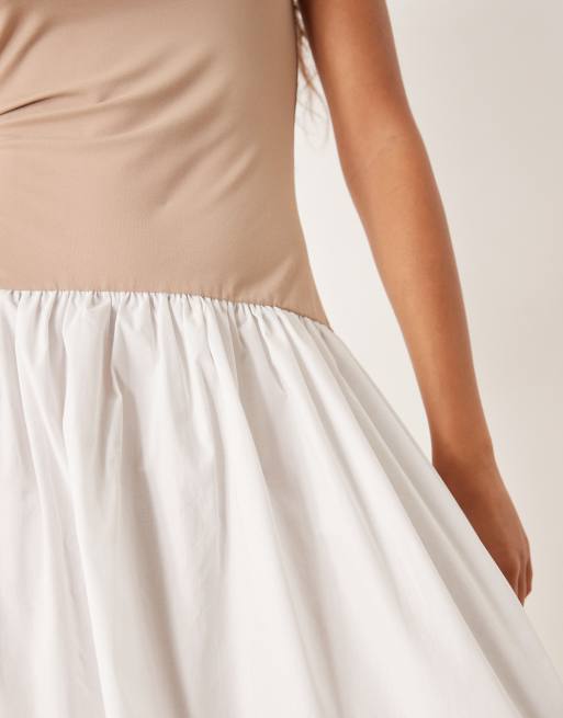 ASOS DESIGN – Hochgeschlossenes Midaxikleid in neutraler Farbe mit Popeline-Rock und tiefer Taille, 2 von 4