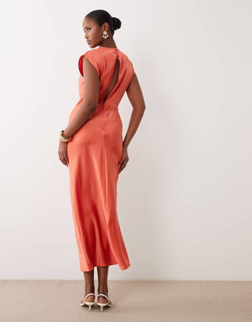 ASOS DESIGN – Hochgeschlossenes Midikleid aus Satin in Pfirsich mit plissiertem Oberteil, 3 von 4