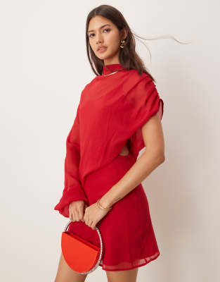 ASOS DESIGN - Hochgeschlossenes Minikleid in Rot mit asymmetrischer Drapierung und Zierausschnitt