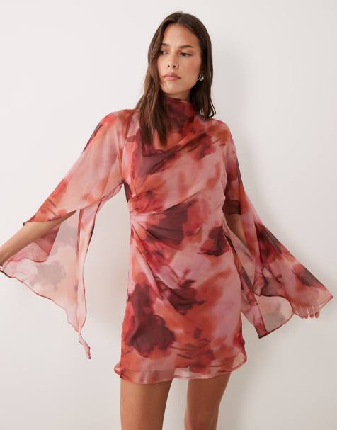 ASOS DESIGN – Hochgeschlossenes Minikleid mit drapierter Vorderseite, auffälligen Cape-Ärmeln und verschwommenem Blumenmuster in Rosa - view 1