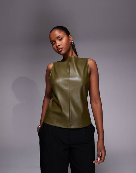 ASOS DESIGN – Hochgeschlossenes Oberteil aus Kunstleder in Khaki mit Nahtdetail vorn - view 1