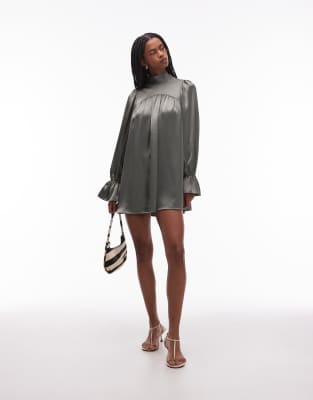 ASOS DESIGN - Hochgeschlossenes Satin-Minikleid in Khaki mit Blousonärmeln-Grün