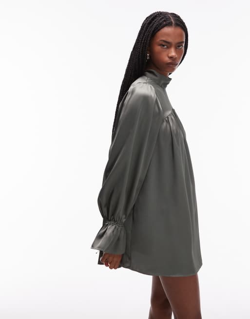 ASOS DESIGN – Hochgeschlossenes Satin-Minikleid in Khaki mit Blousonärmeln, 3 von 4