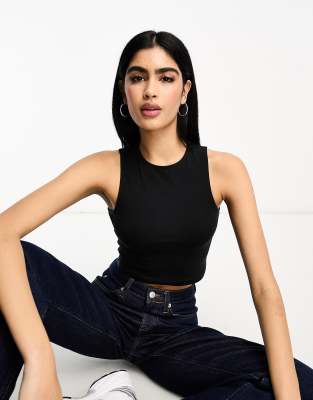 ASOS DESIGN - Hochgeschlossenes, superkurzes Trägertop in Schwarz