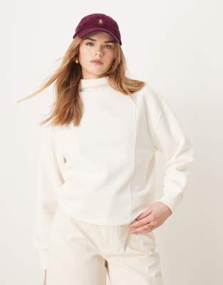 ASOS DESIGN - Hochgeschlossenes Sweatshirt in Creme mit Korsettnähten-Weiß