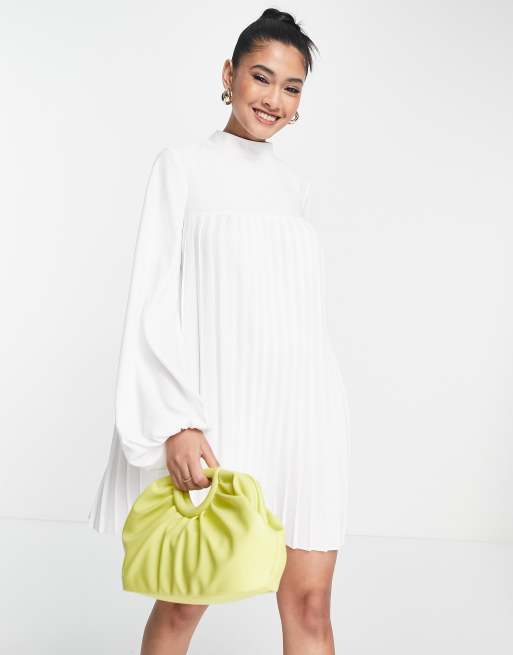 ASOS DESIGN – Hochgeschlossenes, trapezförmiges Minikleid in Elfenbein mit Plisseefalten 