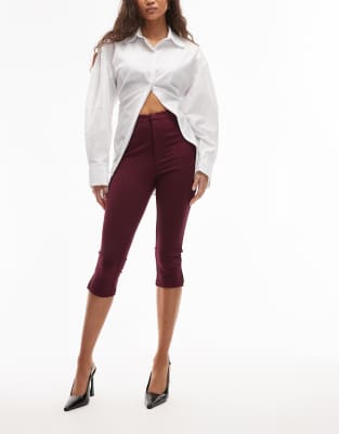 ASOS DESIGN - Hochwertige Caprihose aus Ponte-Stoff in Beerenrot