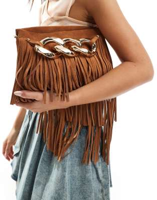 ASOS DESIGN - Hochwertige Wildleder-Clutch mit Fransen und dickem Kettendetail-Brown