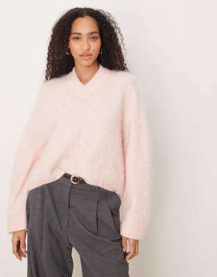 ASOS DESIGN - Hochwertiger Pullover aus Mohair in Rosa mit weiten Ärmeln und V-Ausschnitt