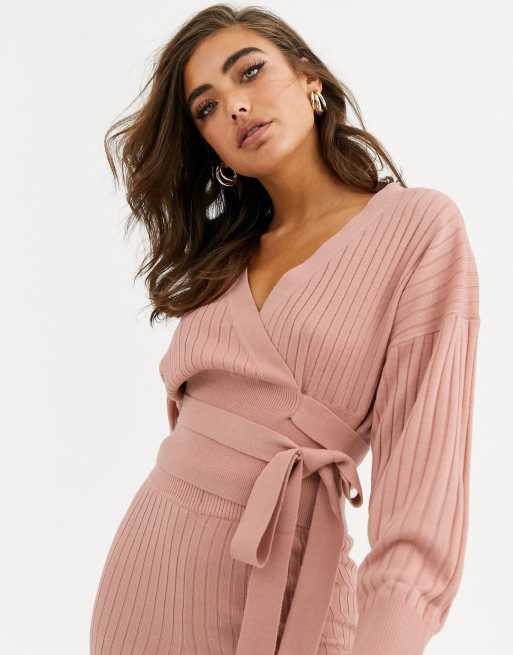 ASOS DESIGN – Lounge – Hochwertiges, geripptes, gestricktes Wickel-Oberteil und kurz geschnittene Hose, 2 von 3