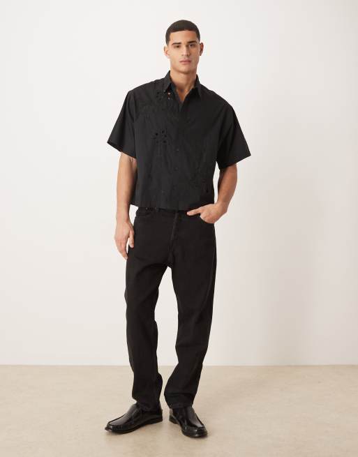 ASOS DESIGN – Hochwertiges, kastiges Oversize-Hemd in Schwarz mit Blumenstickerei, 2 von 5